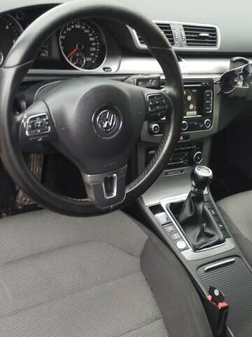 Серый Фольксваген Пассат, объемом двигателя 1.97 л и пробегом 202 тыс. км за 9500 $, фото 4 на Automoto.ua