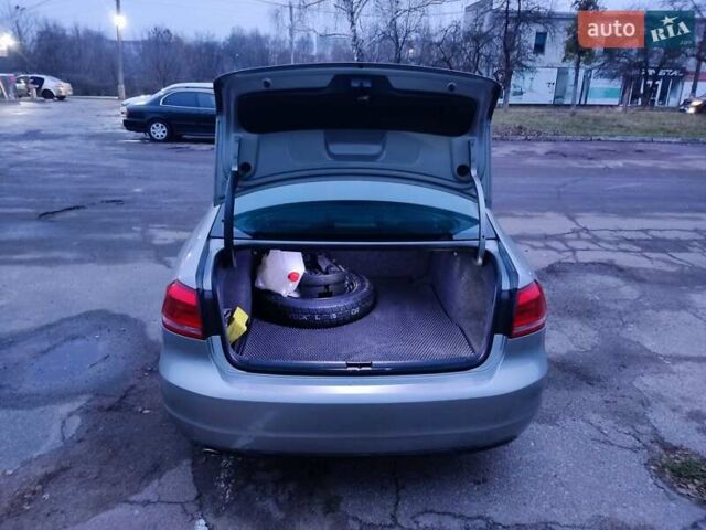 Серый Фольксваген Пассат, объемом двигателя 2.48 л и пробегом 169 тыс. км за 9900 $, фото 6 на Automoto.ua