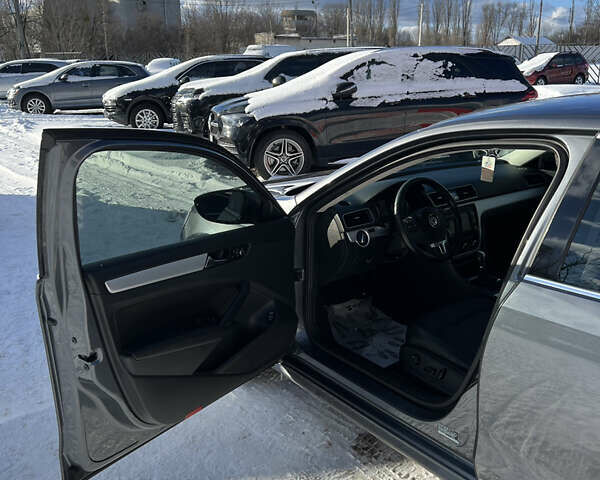 Сірий Фольксваген Пассат, об'ємом двигуна 2.5 л та пробігом 223 тис. км за 9800 $, фото 9 на Automoto.ua