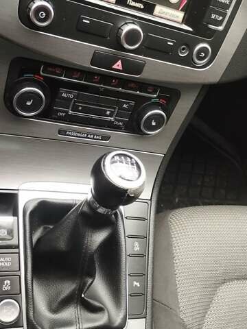 Серый Фольксваген Пассат, объемом двигателя 1.97 л и пробегом 202 тыс. км за 9500 $, фото 3 на Automoto.ua