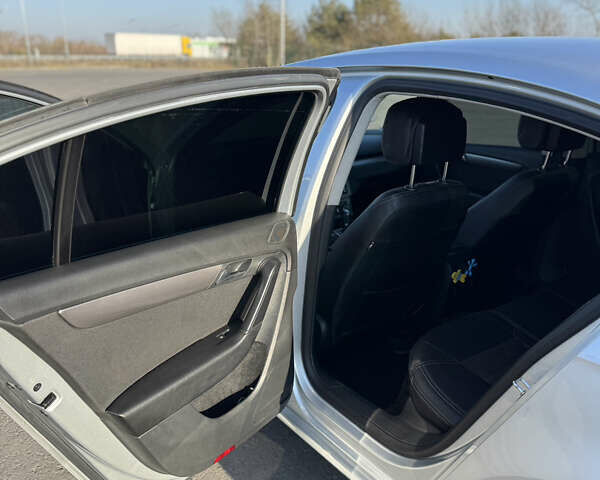 Серый Фольксваген Пассат, объемом двигателя 1.97 л и пробегом 277 тыс. км за 9200 $, фото 7 на Automoto.ua