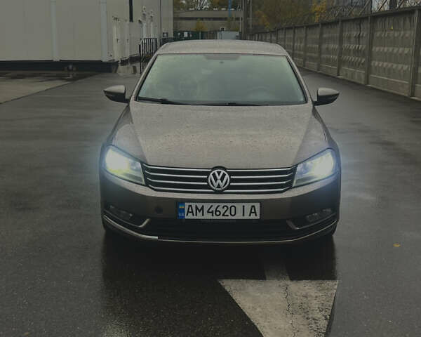 Серый Фольксваген Пассат, объемом двигателя 1.97 л и пробегом 238 тыс. км за 8700 $, фото 2 на Automoto.ua