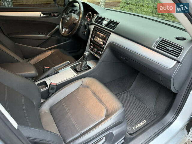 Серый Фольксваген Пассат, объемом двигателя 2.5 л и пробегом 250 тыс. км за 9200 $, фото 32 на Automoto.ua