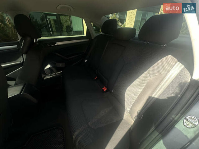 Серый Фольксваген Пассат, объемом двигателя 2.48 л и пробегом 197 тыс. км за 9200 $, фото 8 на Automoto.ua