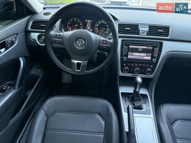 Серый Фольксваген Пассат, объемом двигателя 2.5 л и пробегом 250 тыс. км за 9200 $, фото 18 на Automoto.ua
