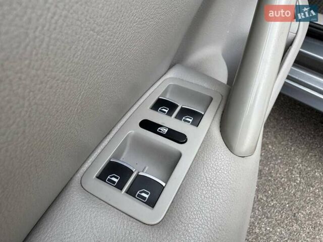 Сірий Фольксваген Пассат, об'ємом двигуна 2.48 л та пробігом 240 тис. км за 9700 $, фото 31 на Automoto.ua