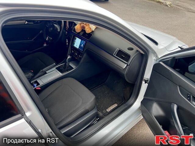 Серый Фольксваген Пассат, объемом двигателя 2.5 л и пробегом 309 тыс. км за 8200 $, фото 11 на Automoto.ua