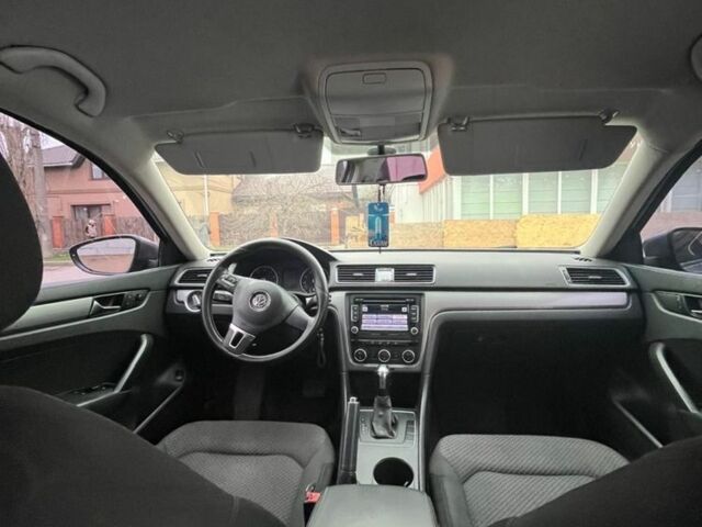 Серый Фольксваген Пассат, объемом двигателя 2.5 л и пробегом 200 тыс. км за 9600 $, фото 4 на Automoto.ua