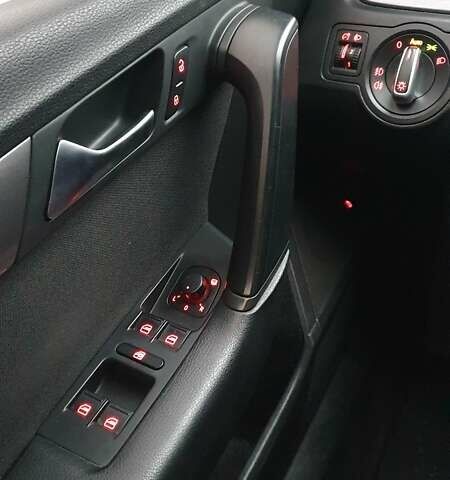 Сірий Фольксваген Пассат, об'ємом двигуна 1.78 л та пробігом 176 тис. км за 10500 $, фото 10 на Automoto.ua