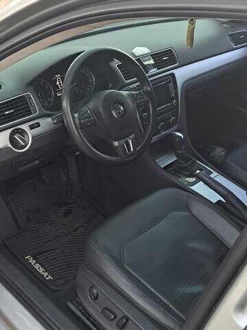 Фольксваген Пассат 2011 в Николаеве на Automoto.ua Серый Фольксваген Пассат, объемом двигателя 2.5 л и пробегом 202 тыс. км за 10000 $, фото 10 на Automoto.ua