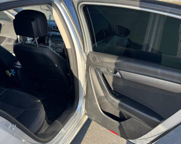 Серый Фольксваген Пассат, объемом двигателя 1.97 л и пробегом 277 тыс. км за 9200 $, фото 11 на Automoto.ua