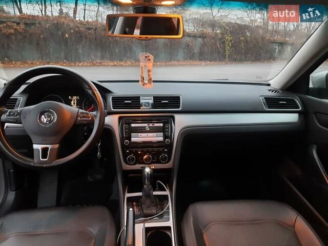 Сірий Фольксваген Пассат, об'ємом двигуна 2.48 л та пробігом 216 тис. км за 8250 $, фото 24 на Automoto.ua