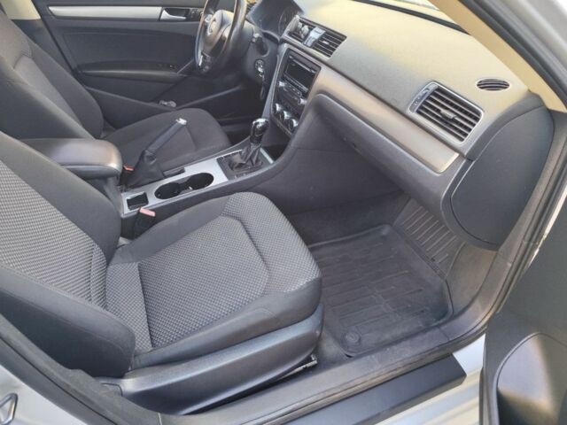 Серый Фольксваген Пассат, объемом двигателя 2.5 л и пробегом 254 тыс. км за 7900 $, фото 13 на Automoto.ua