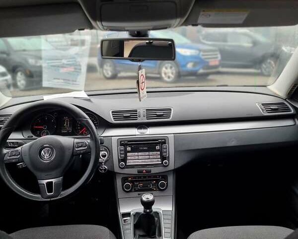 Сірий Фольксваген Пассат, об'ємом двигуна 1.6 л та пробігом 305 тис. км за 8800 $, фото 11 на Automoto.ua