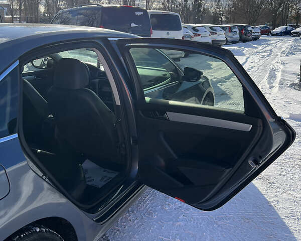 Сірий Фольксваген Пассат, об'ємом двигуна 2.5 л та пробігом 223 тис. км за 9800 $, фото 18 на Automoto.ua