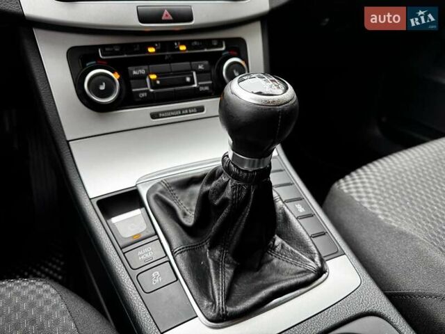 Сірий Фольксваген Пассат, об'ємом двигуна 1.8 л та пробігом 174 тис. км за 7990 $, фото 18 на Automoto.ua