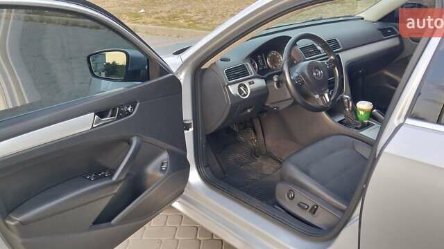 Сірий Фольксваген Пассат, об'ємом двигуна 2.48 л та пробігом 172 тис. км за 10800 $, фото 6 на Automoto.ua
