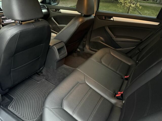 Серый Фольксваген Пассат, объемом двигателя 2.5 л и пробегом 250 тыс. км за 9700 $, фото 21 на Automoto.ua