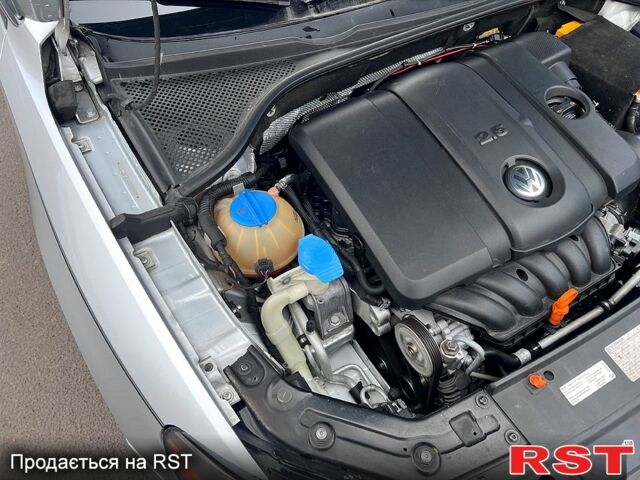 Серый Фольксваген Пассат, объемом двигателя 2.5 л и пробегом 309 тыс. км за 8200 $, фото 10 на Automoto.ua