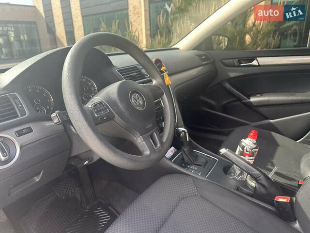 Серый Фольксваген Пассат, объемом двигателя 2.48 л и пробегом 197 тыс. км за 9200 $, фото 6 на Automoto.ua