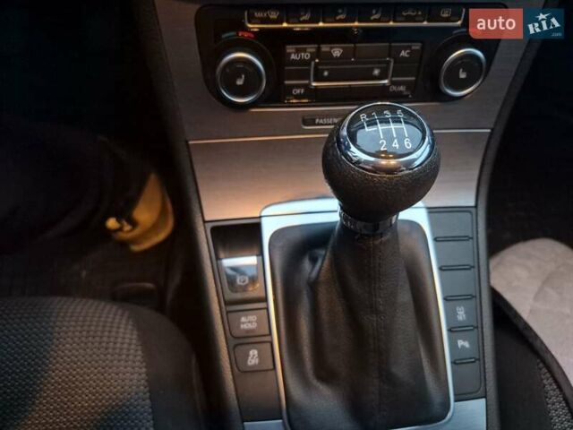Сірий Фольксваген Пассат, об'ємом двигуна 1.8 л та пробігом 184 тис. км за 11000 $, фото 14 на Automoto.ua