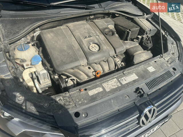 Серый Фольксваген Пассат, объемом двигателя 2.48 л и пробегом 197 тыс. км за 9200 $, фото 4 на Automoto.ua