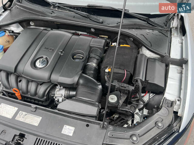 Серый Фольксваген Пассат, объемом двигателя 2.5 л и пробегом 309 тыс. км за 8200 $, фото 8 на Automoto.ua
