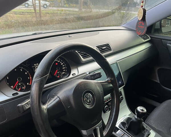 Серый Фольксваген Пассат, объемом двигателя 1.8 л и пробегом 205 тыс. км за 8500 $, фото 6 на Automoto.ua