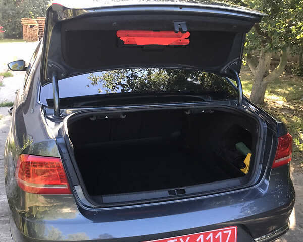 Сірий Фольксваген Пассат, об'ємом двигуна 1.8 л та пробігом 115 тис. км за 12500 $, фото 4 на Automoto.ua