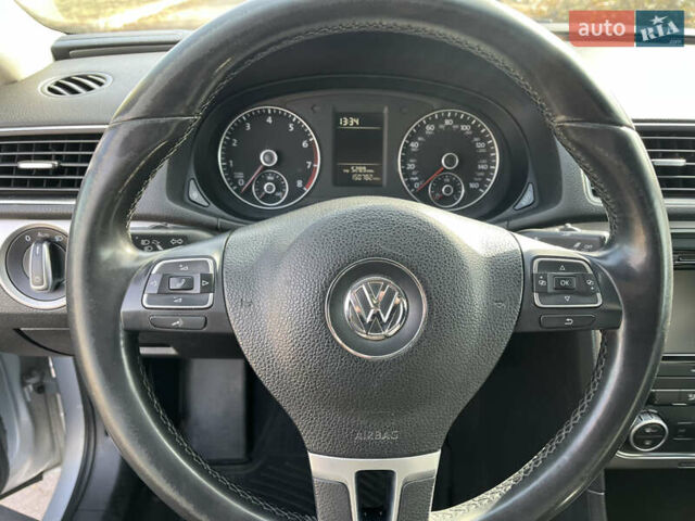 Серый Фольксваген Пассат, объемом двигателя 2.5 л и пробегом 242 тыс. км за 9599 $, фото 14 на Automoto.ua