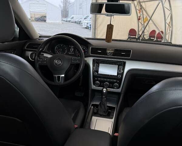 Сірий Фольксваген Пассат, об'ємом двигуна 2.5 л та пробігом 200 тис. км за 10000 $, фото 12 на Automoto.ua