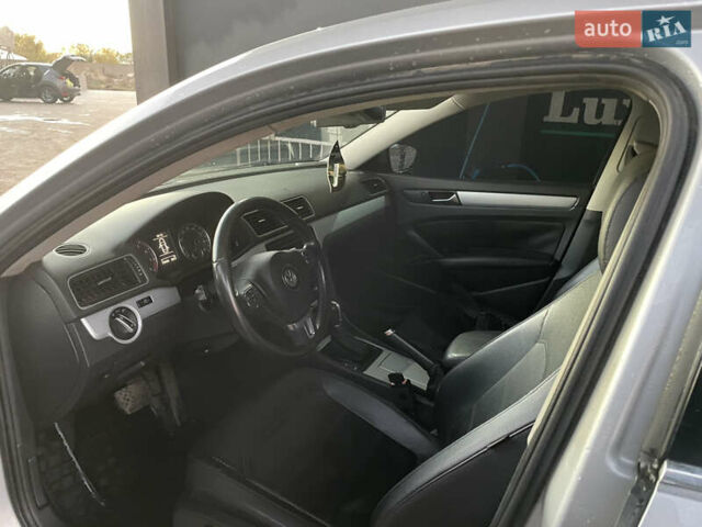 Серый Фольксваген Пассат, объемом двигателя 2.48 л и пробегом 228 тыс. км за 9500 $, фото 6 на Automoto.ua