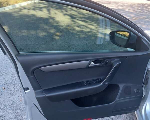 Серый Фольксваген Пассат, объемом двигателя 1.8 л и пробегом 123 тыс. км за 10600 $, фото 13 на Automoto.ua