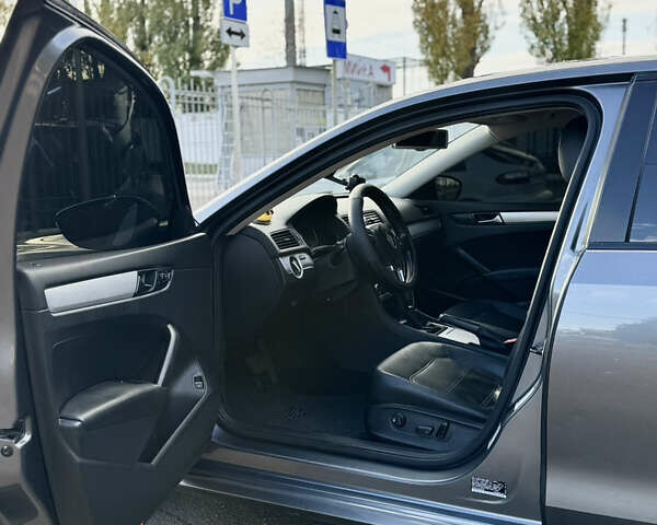 Сірий Фольксваген Пассат, об'ємом двигуна 2.5 л та пробігом 220 тис. км за 10500 $, фото 10 на Automoto.ua