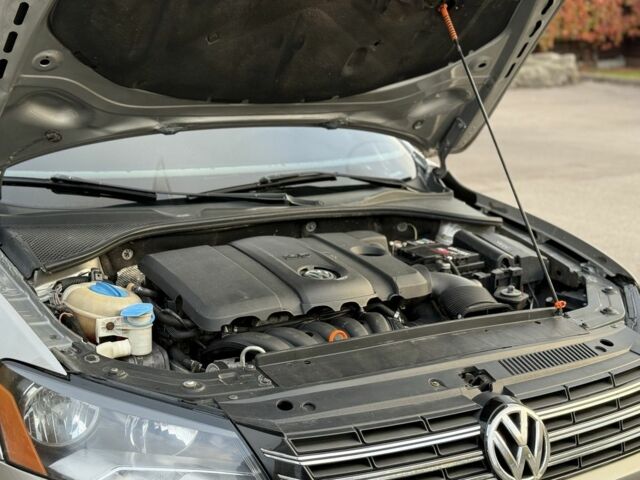 Серый Фольксваген Пассат, объемом двигателя 2.5 л и пробегом 220 тыс. км за 7500 $, фото 14 на Automoto.ua