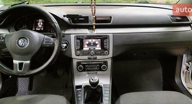 Серый Фольксваген Пассат, объемом двигателя 1.6 л и пробегом 246 тыс. км за 9800 $, фото 5 на Automoto.ua