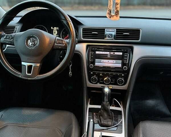 Сірий Фольксваген Пассат, об'ємом двигуна 2.48 л та пробігом 216 тис. км за 8250 $, фото 30 на Automoto.ua