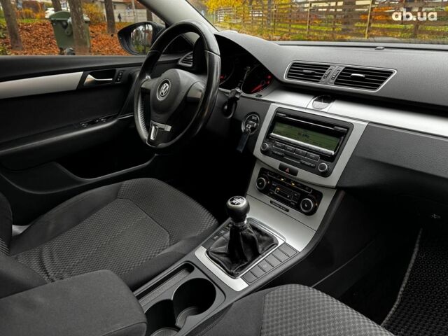 Серый Фольксваген Пассат, объемом двигателя 1.8 л и пробегом 174 тыс. км за 7990 $, фото 28 на Automoto.ua