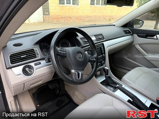 Серый Фольксваген Пассат, объемом двигателя 2.5 л и пробегом 199 тыс. км за 9000 $, фото 6 на Automoto.ua