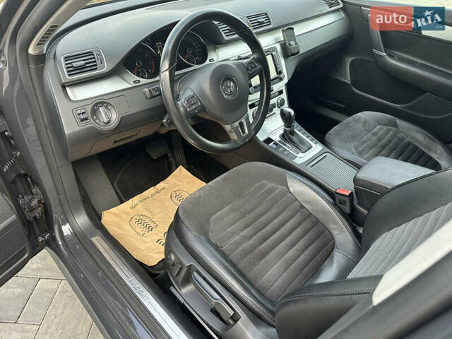 Серый Фольксваген Пассат, объемом двигателя 1.8 л и пробегом 214 тыс. км за 11900 $, фото 13 на Automoto.ua