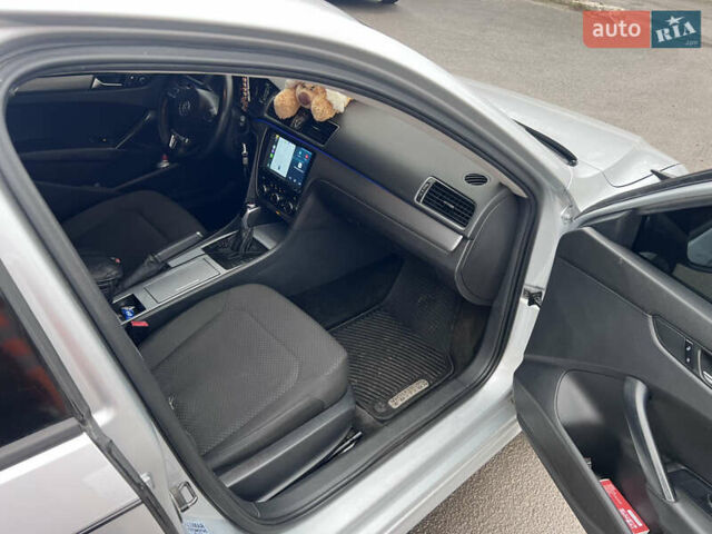 Серый Фольксваген Пассат, объемом двигателя 2.5 л и пробегом 309 тыс. км за 8200 $, фото 10 на Automoto.ua