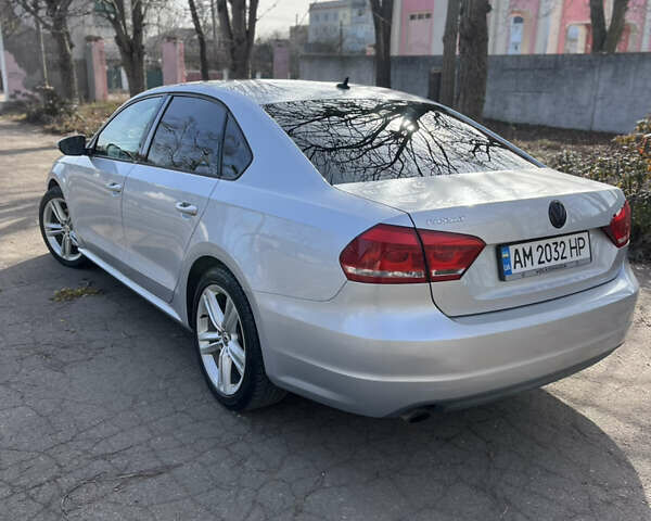 Серый Фольксваген Пассат, объемом двигателя 2.5 л и пробегом 242 тыс. км за 9599 $, фото 5 на Automoto.ua