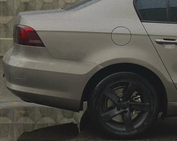 Серый Фольксваген Пассат, объемом двигателя 1.97 л и пробегом 238 тыс. км за 8700 $, фото 20 на Automoto.ua