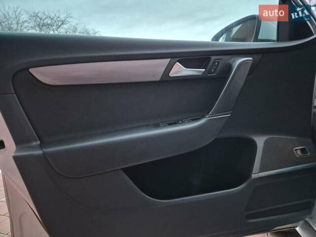 Сірий Фольксваген Пассат, об'ємом двигуна 1.8 л та пробігом 184 тис. км за 11000 $, фото 10 на Automoto.ua