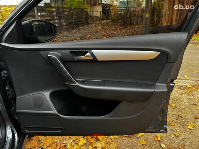 Серый Фольксваген Пассат, объемом двигателя 1.8 л и пробегом 174 тыс. км за 7990 $, фото 26 на Automoto.ua