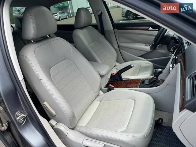 Сірий Фольксваген Пассат, об'ємом двигуна 2.48 л та пробігом 240 тис. км за 9700 $, фото 18 на Automoto.ua