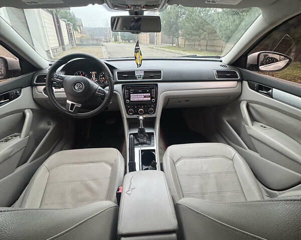 Серый Фольксваген Пассат, объемом двигателя 2.48 л и пробегом 308 тыс. км за 7800 $, фото 18 на Automoto.ua