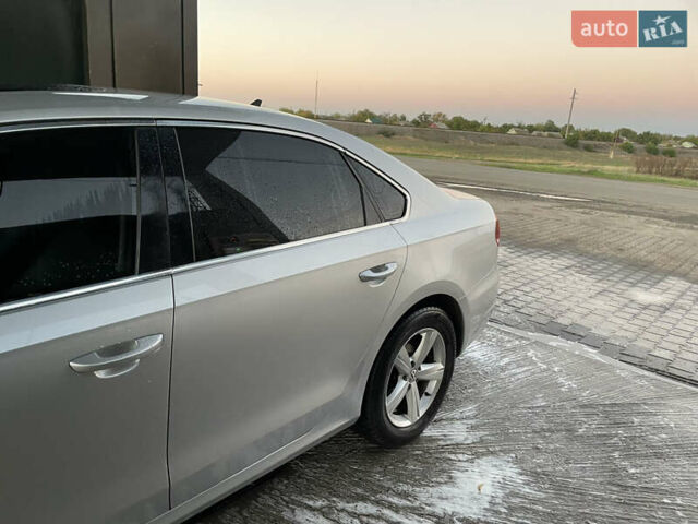 Серый Фольксваген Пассат, объемом двигателя 2.48 л и пробегом 228 тыс. км за 9500 $, фото 5 на Automoto.ua