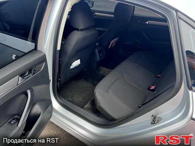 Серый Фольксваген Пассат, объемом двигателя 2.5 л и пробегом 309 тыс. км за 8200 $, фото 5 на Automoto.ua