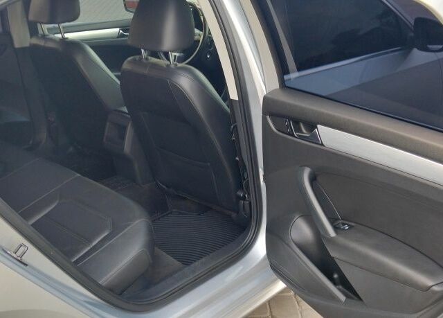 Серый Фольксваген Пассат, объемом двигателя 2.5 л и пробегом 173 тыс. км за 10300 $, фото 7 на Automoto.ua